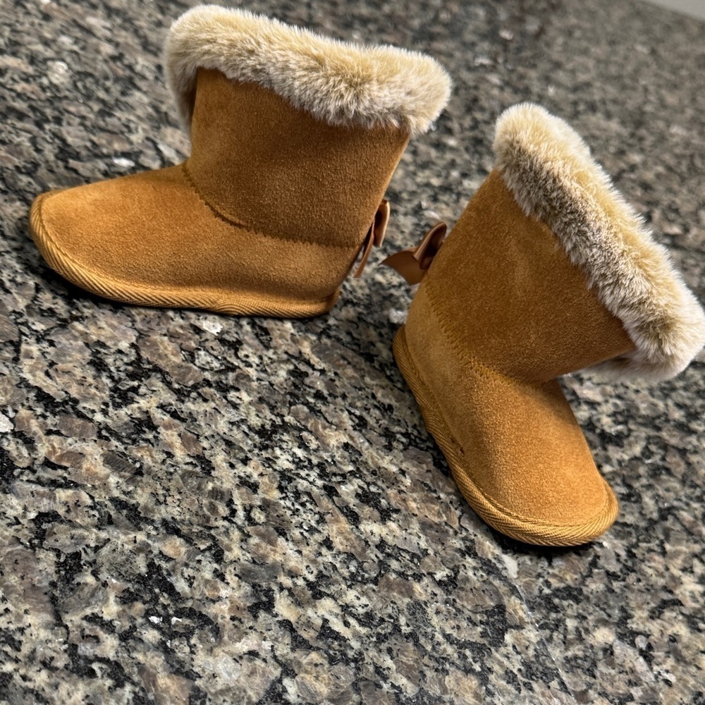 BearPaw Tan Baby Boots with Faux Fur - Picture 7 of 13